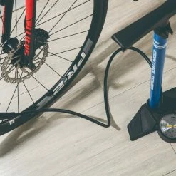 Pompe à Pied Control Tower 2 -Bikes boutique 610000139 ControlTower2 MattGiantBlue 03